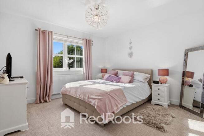 4 bed Detached for sale Image 12