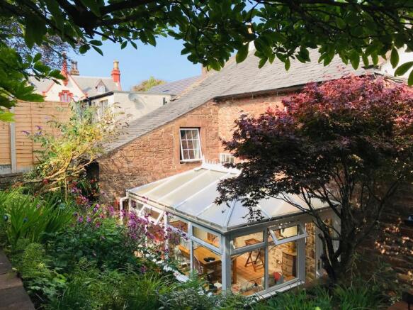 GARDEN ROOM