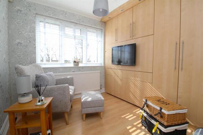 bedroom 5 .JPG