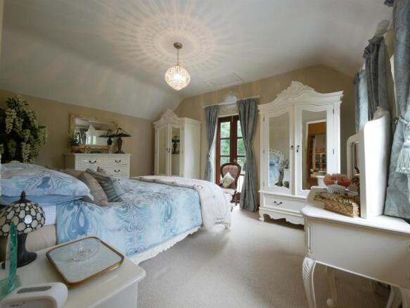 PRINCIPAL BEDROOM