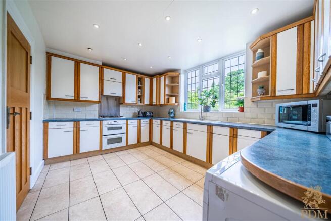 25044-04 186 Harrow Road_009.jpg