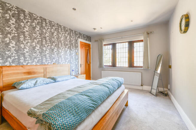 6 bed Detached for sale Image 10