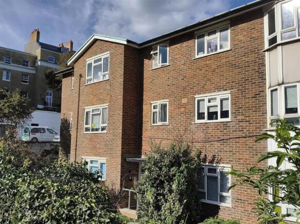 2-bed flat on Eastern Road, Brighton, £225,000
