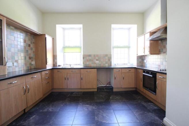 3 bed Flat to rent Image 2