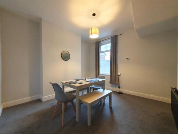 3 bed Terraced to rent Image 4
