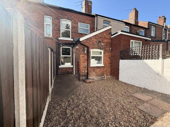 3 bed Terraced to rent Image 12