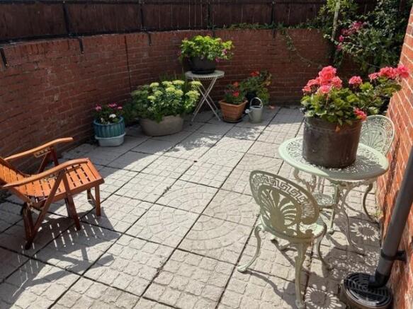 Patio 1.jpg