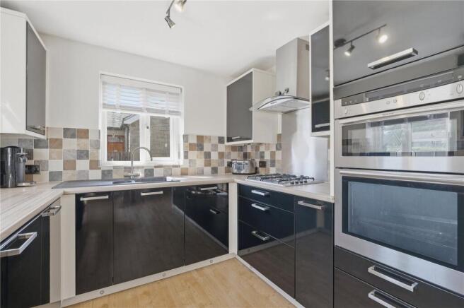 4 bed Detached for sale Image 8