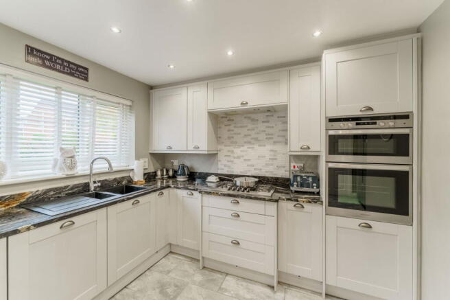 4 bed Detached for sale Image 8