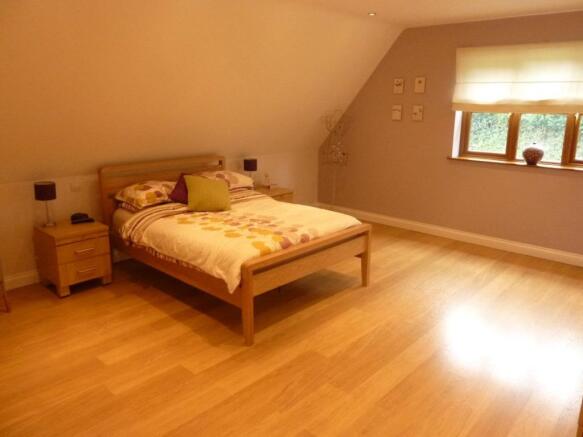 PRINCIPAL BEDROOM