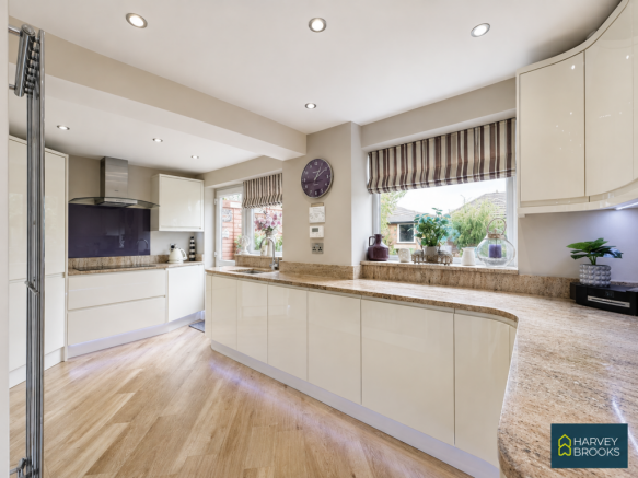 3 bed Semi-Detached for sale Image 6