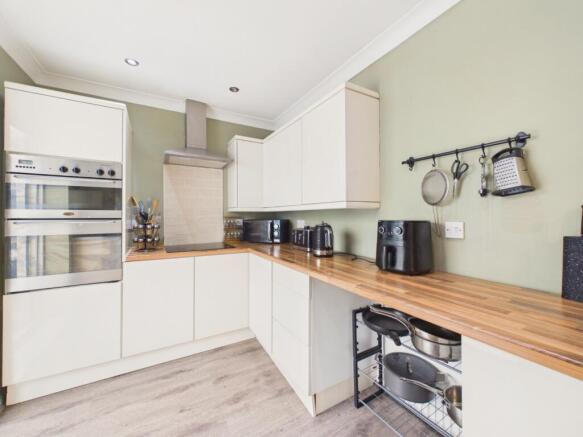 3 bed Terraced for sale Image 4