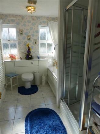 FAMILY BATHROOM