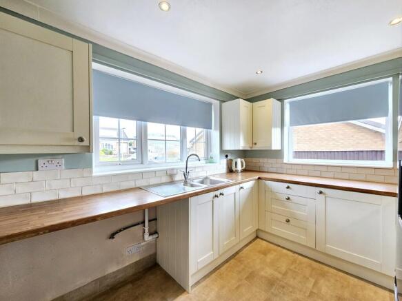 3 bed Semi-Detached Bungalow for sale Image 5