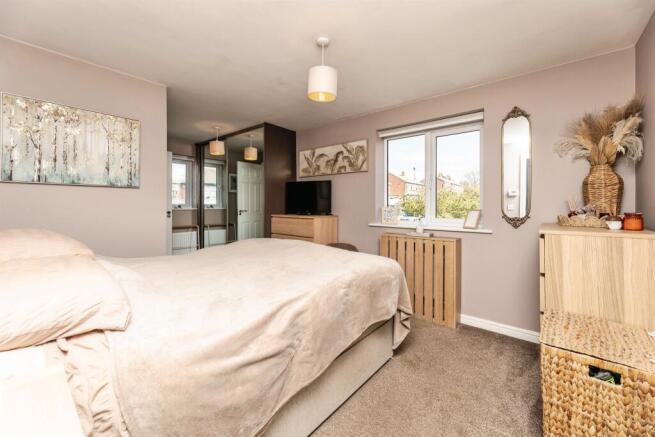 3 bed Detached for sale Image 9