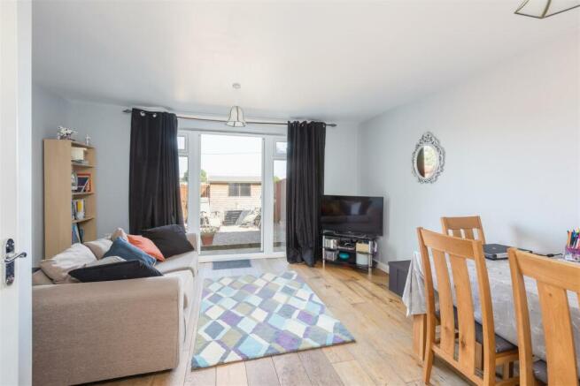 Weighbridge Close 24 Reception Room-1.jpg