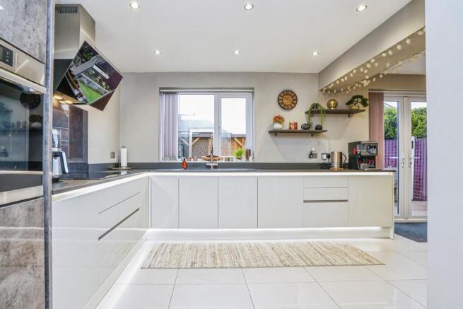 4 bed Semi-Detached for sale Image 5