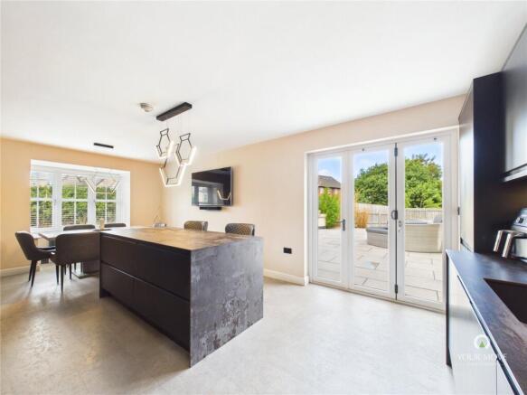 Kitchen/Dining Pic 2