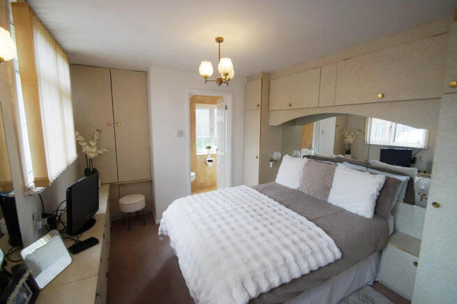 3 bed Semi-Detached for sale Image 9