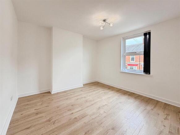 3 bed Terraced for sale Image 10