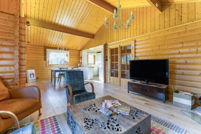 Open Plan Living to Kitchen