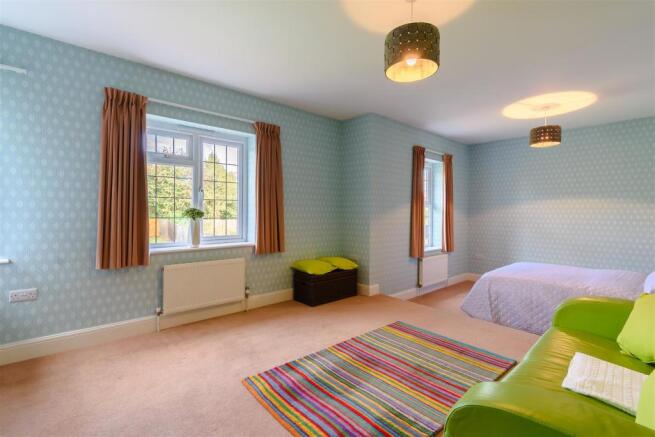 8439245-interior22.jpg