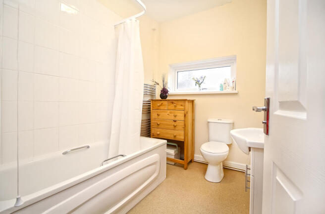 Annagh Cottage En-suite Bathroom