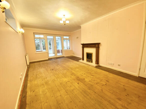 Maloren Way, West Moors, Ferndown, Dorset photo 4