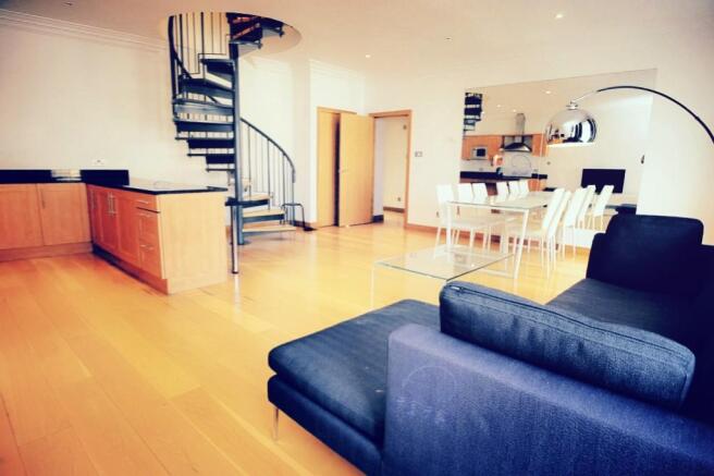 Living area Pic6