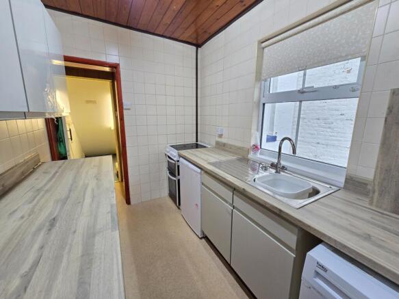 2 bed Maisonette to rent Image 8