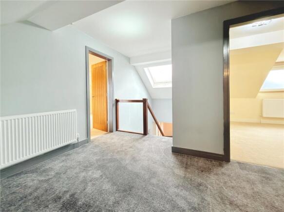 4 bed Bungalow for sale Image 12