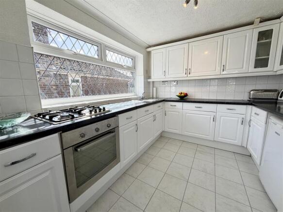 2 bed Detached Bungalow for sale Image 6