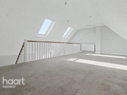 Flat 17, The Chimes, Bishops Walk, Rochester ME1 1AF