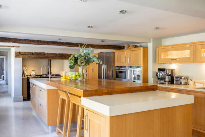 6 bed Town House for sale Image 9