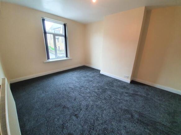 3 bed Terraced to rent Image 5