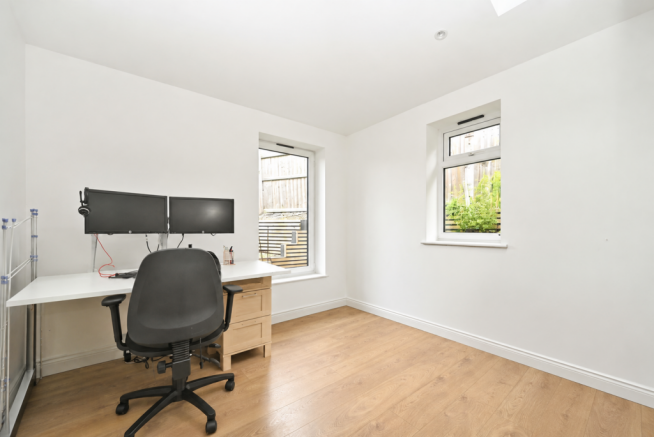 4 bed Semi-Detached for sale Image 6