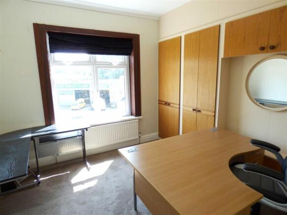 NEWLY FITTED HOUSE B