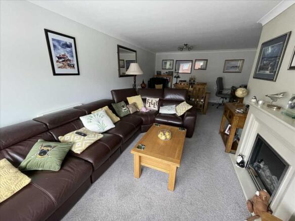 2 bed Flat for sale Image 6