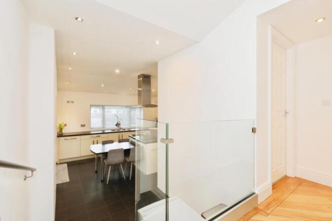 4 bed Semi-Detached for sale Image 11