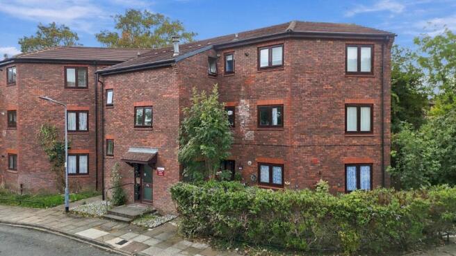 1-bed flat on St. Gabriel's Close, Wanstead, £285,000