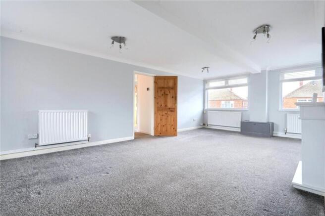 3 bed Flat for sale Image 4