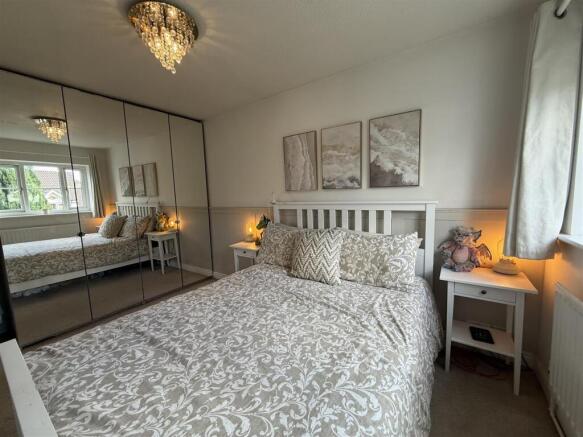 3 bed Semi-Detached for sale Image 12