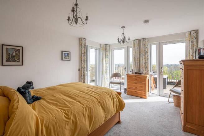 2 bed Apartment for sale Image 5