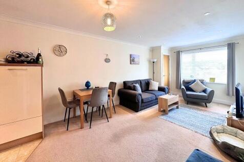 Lymington Road, Highcliffe, Dorset. BH23 5EB