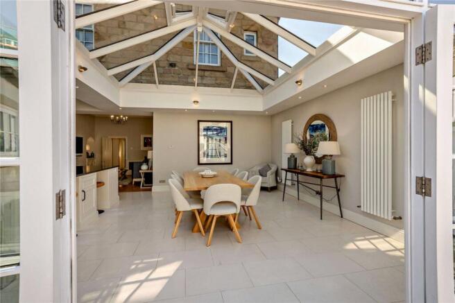 5 bed Semi-Detached for sale Image 6