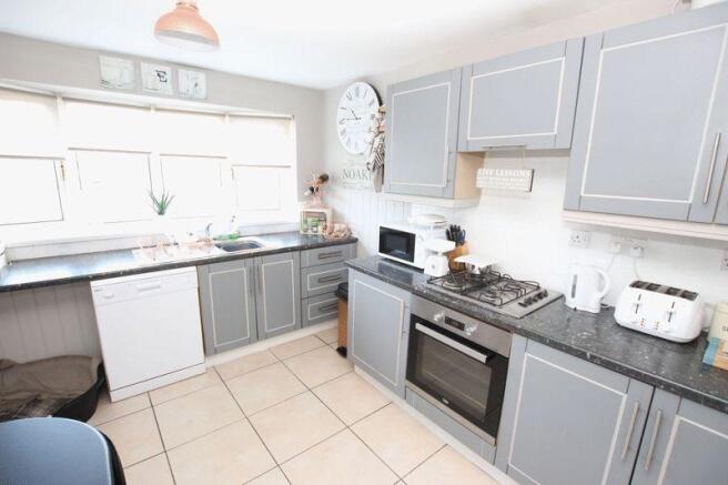 Kitchen photo 2