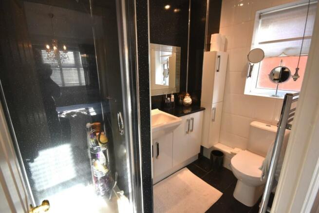 EN SUITE