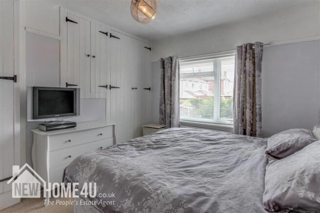 MASTER BEDROOM: