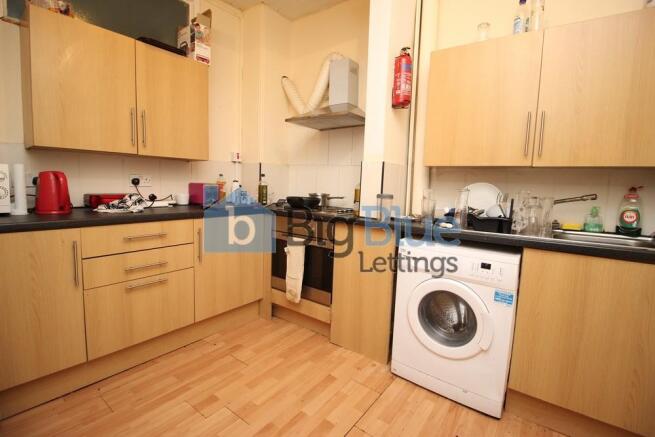 6 bed Flat to rent Image 4
