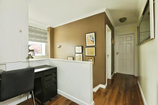 4 bed Detached for sale Image 7